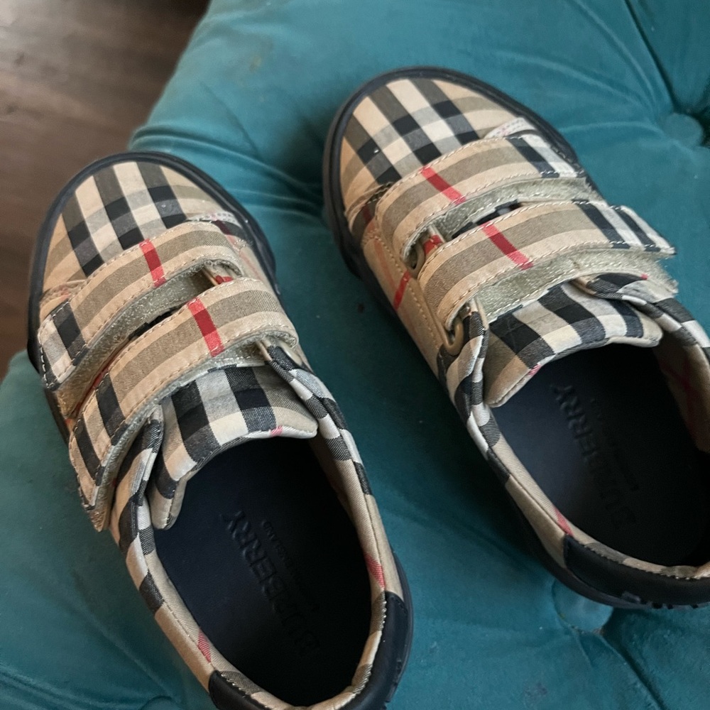 Son n can’t fit them anymore . Worn 4 times